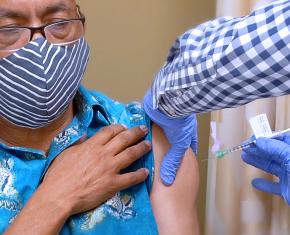 Man receiving covid-19 vaccine